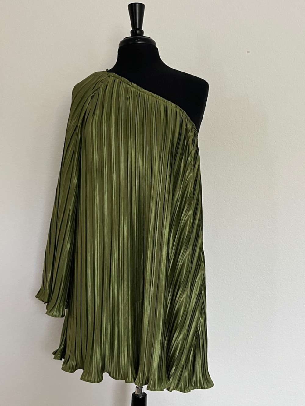 VICI Olive One-Shoulder Pleated Mini Dress - Picture 3 of 12